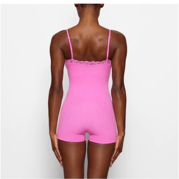 SKIMS FITS EVERYBODY Neon Orchid 
Lace Onesie Romper - Picture 4 of 9